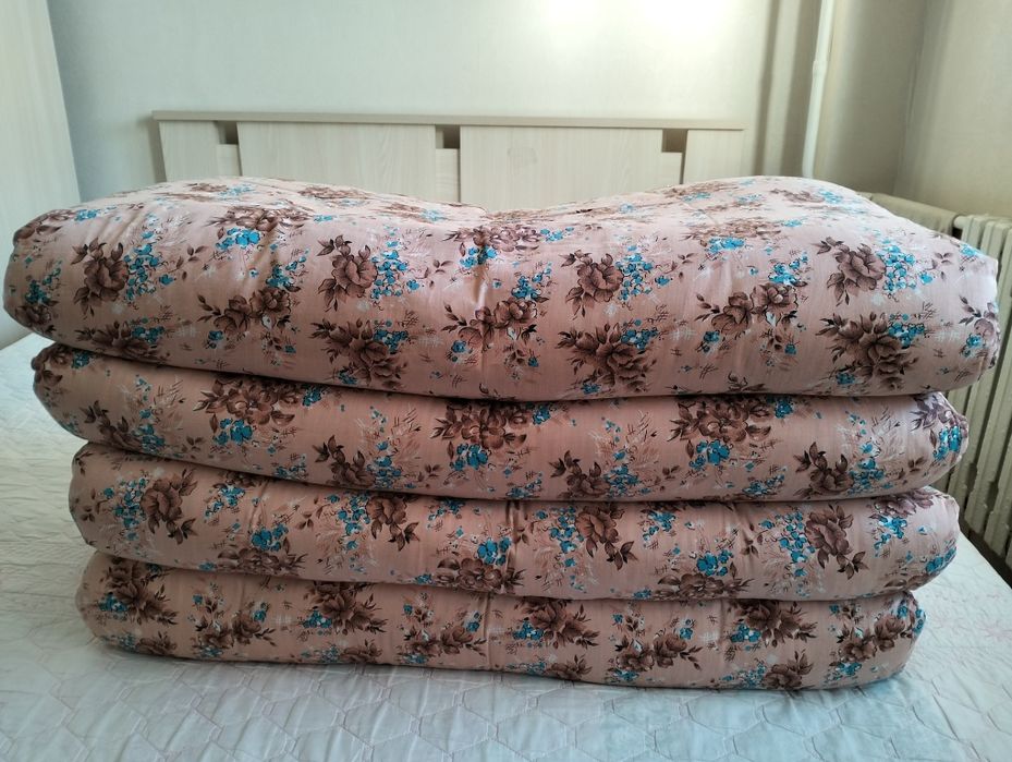 Матрасы новые с постиранными наволочками, 80*200