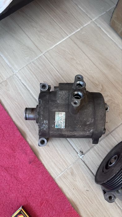 Компрессор кондиционера на приору  halla