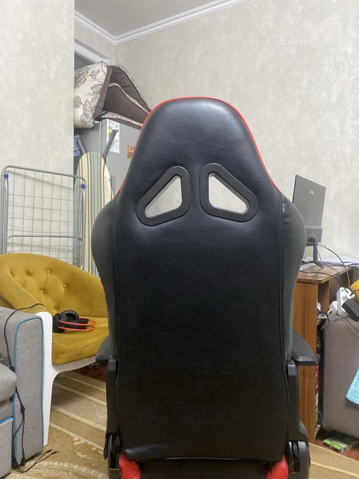 Продам игровое кресло Dxracer