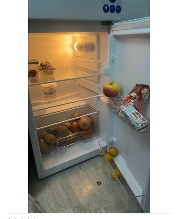 Продам холодильник 90000