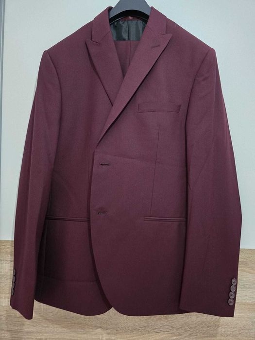 Vând costum Isaac Dewhirst nou, nefolosit