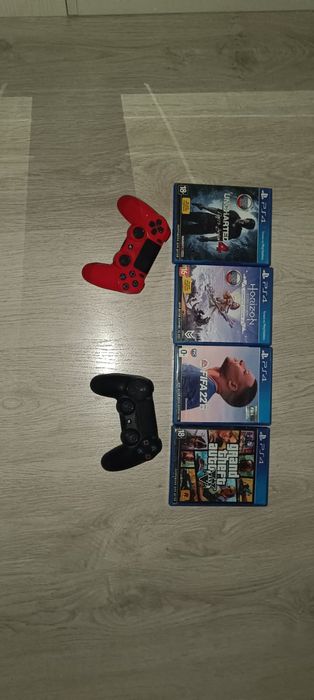 2джойстика черный оригинал и 3 игры ГТА, хоризон,и путь вора на пс4