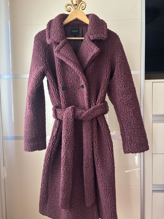 Дълго палто,цвят бордо.Размер 38.
