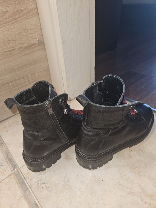 Черни кожени боти