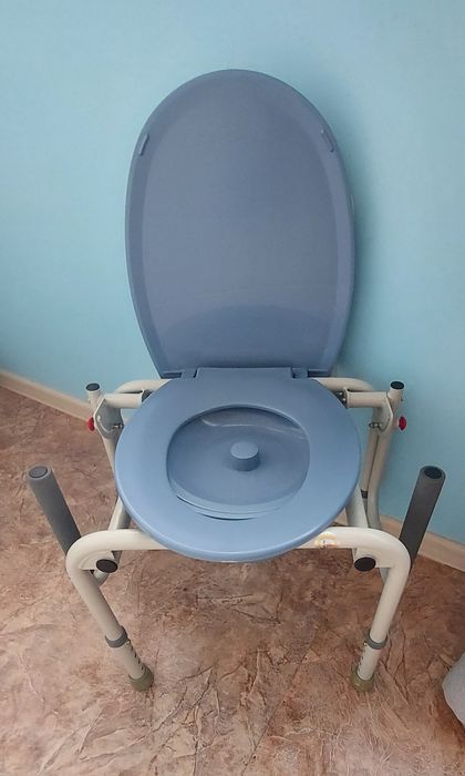 Кресло-туалет для инвалидов