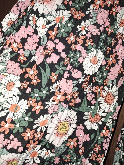 Pantaloni cu flori creponati nr 46,48