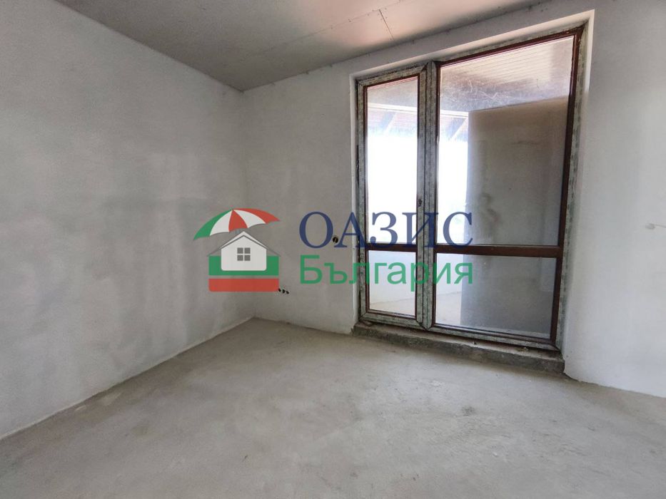 Къща с 2 спални в комплекс Флорал Медоус, 146 кв.м. + 424 кв.м. двор,