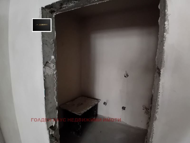 Продава се Двустаен апартамент в Перник, Изток - 62 кв.м за 806 €/кв.м - Снимка #10