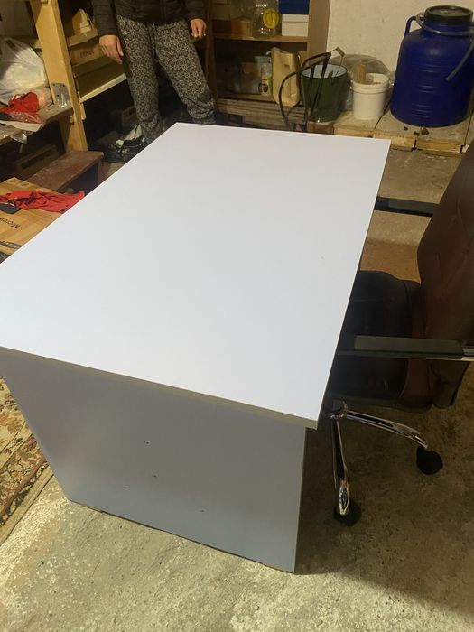 Birou copii foarte practic . Pot sta 2 copii de o parte si de ealalta