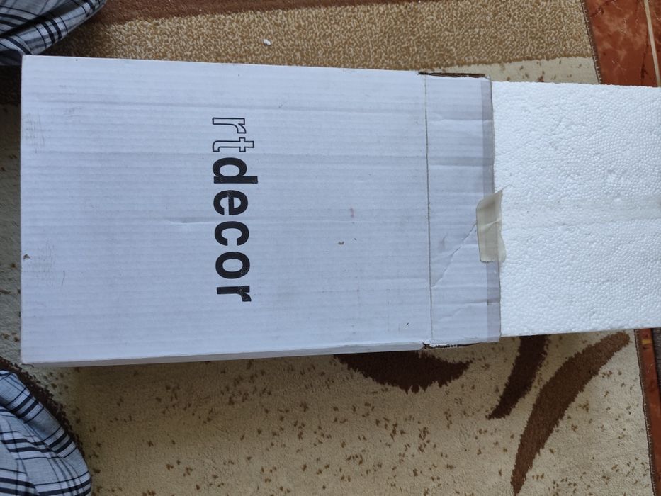 Sfeșnic din sticlă cu trei brațe