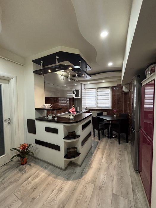 Apartament 3 Camere, 74 mp – Pitești, Prundu Complex 2 – Living Spațios cu Balcon Integrat, Geamuri Termopan, Etaj 7/7, Lift Nou