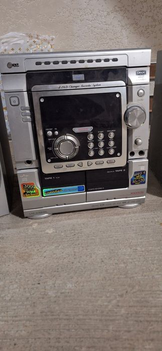 Большое колонкой центра