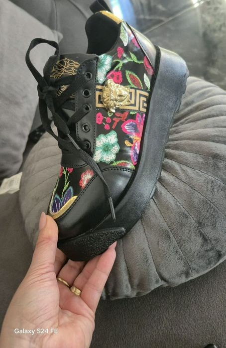 Ghetuțe și adidasi d și b