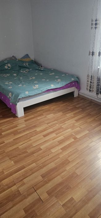 Vând apartament 2 camere in Uricani