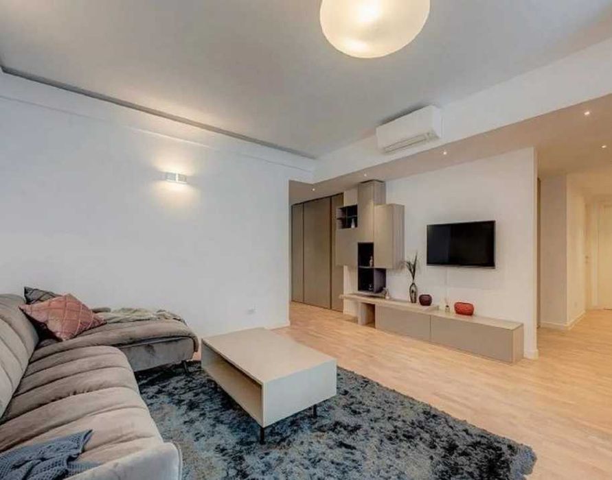 Дава се под наем Тристаен апартамент в Пловдив, Център - 88 кв.м за 290.7 € - Снимка #1