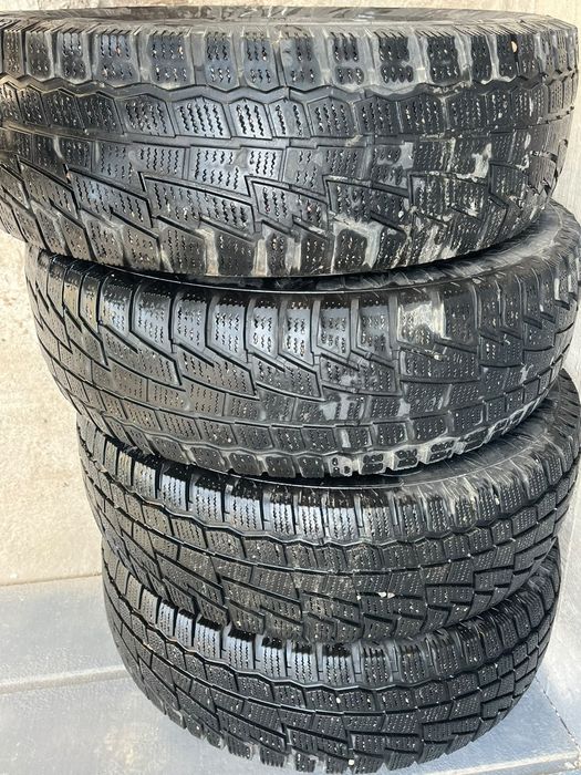Продам шины 215/70R16