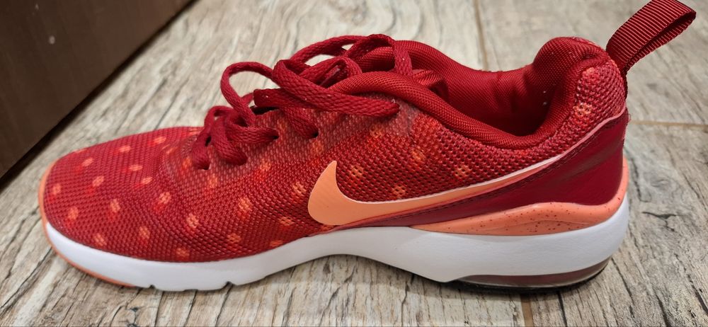 NIKE Дамски маратонки-номер 39