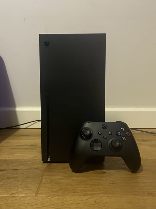 Xbox Series X 1TB + контролер, 1 игра и Слушалки