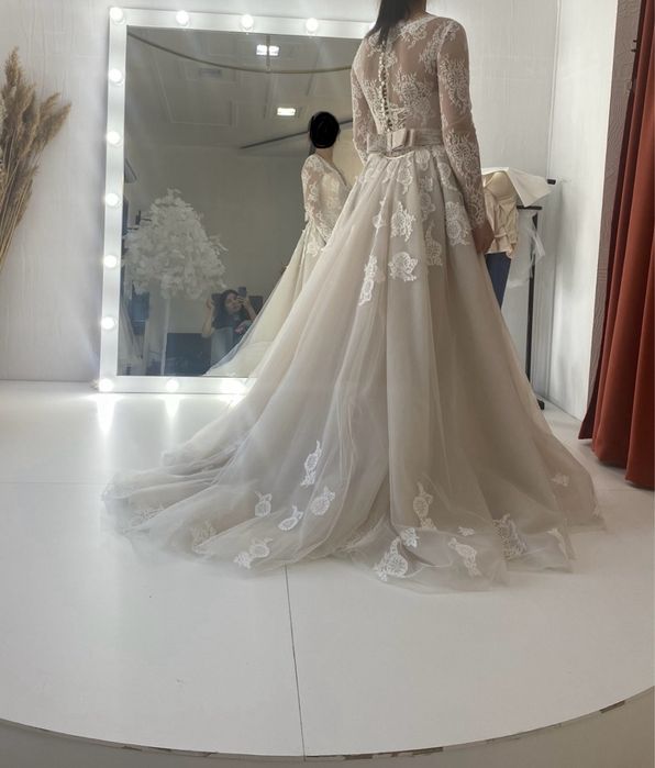 Продам шикарное свадебное платье