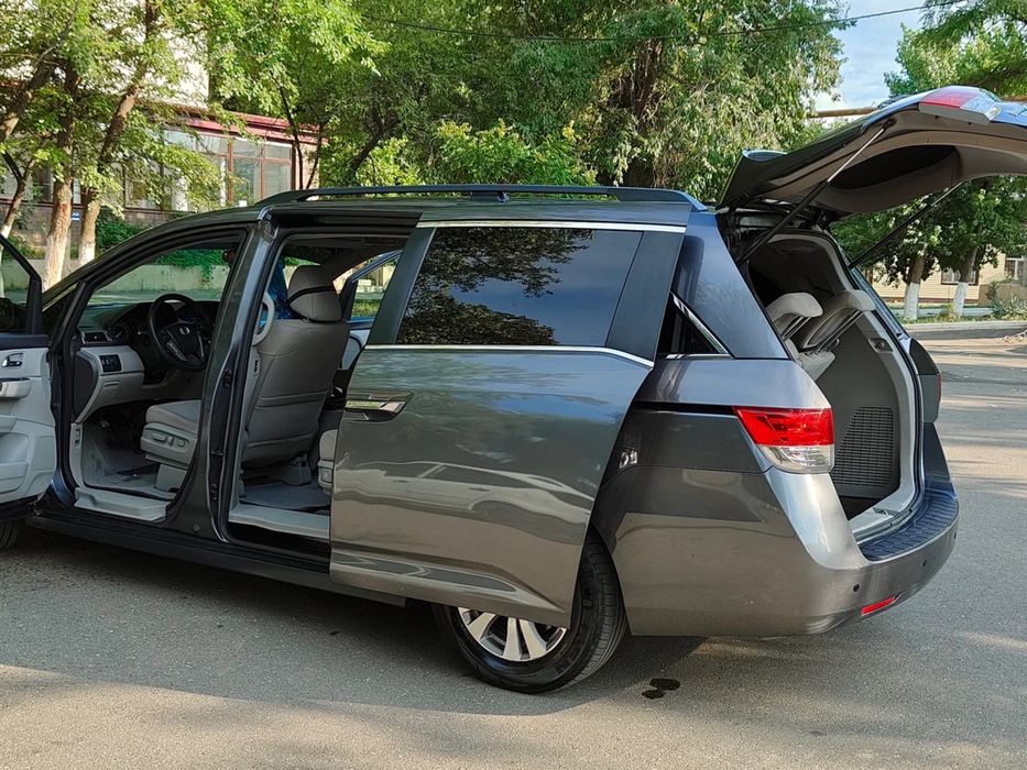 Honda Odyssey Touring (North America) Full позиция