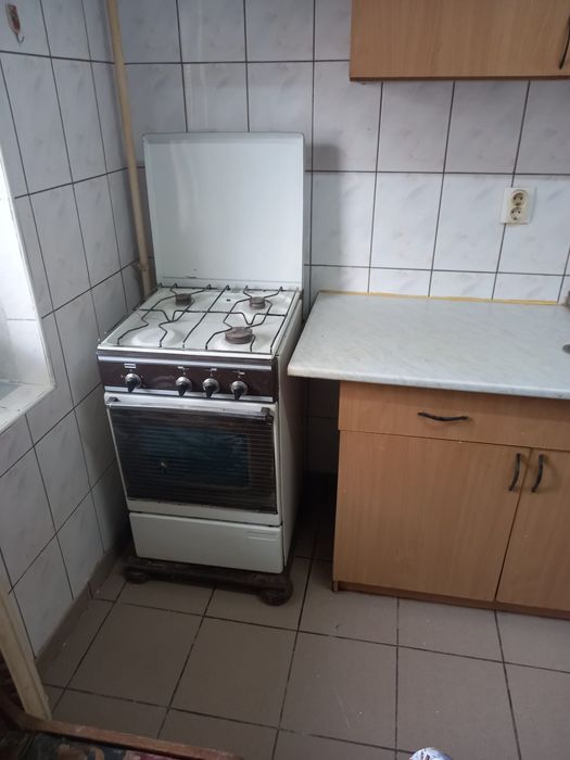 Închiriez garsoniera