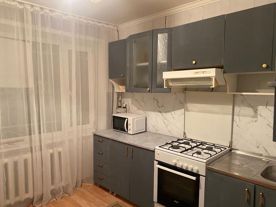 Сдается 4- комнатная квартира на длительный срок в 5в микрорайоне.