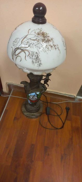 Продавам настолна лампа италианска Тифани