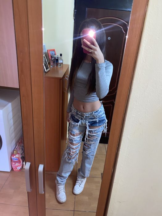 blugi.   rupti.     bershka