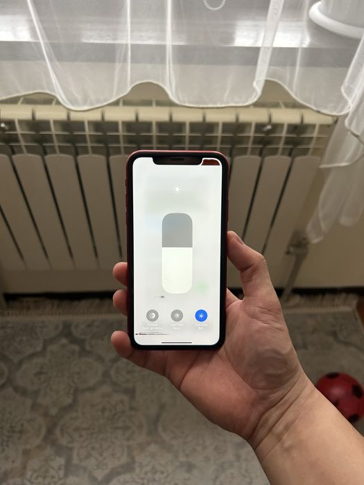 Срочно продам iphone XR (не вскрытый, но с минусами)
