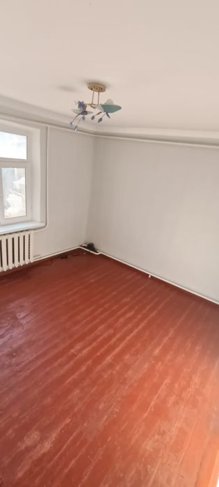 24микрайонда еки болмели дом асты усти болек сонын биринши этаждагы