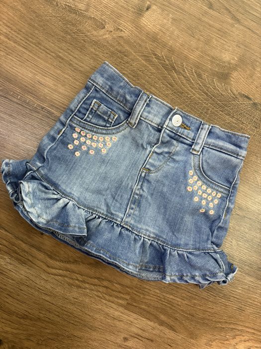 Guess пола с гащички за 12 месеца