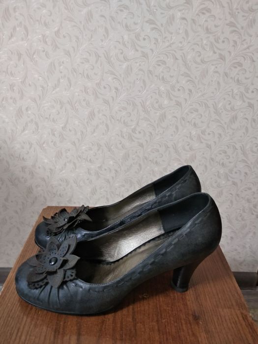 Продам женские туфли.