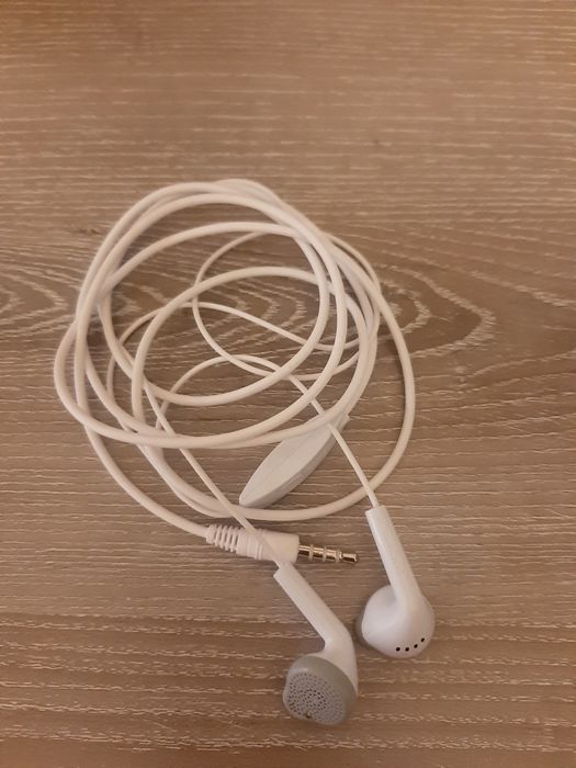 Телефон САМСУНГ J 6