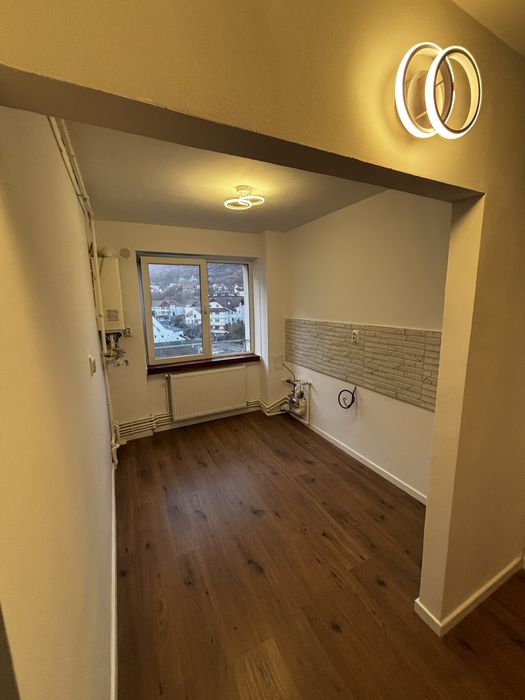 Apartament - 2 camere, renovat, prima închiriere - zona Caragiale