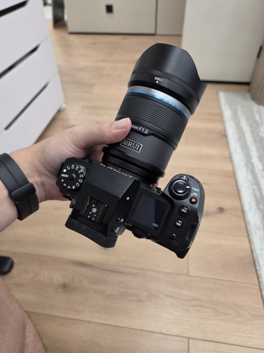 Продаю Fujifilm X-H2S + объектив Sirui Sniper 33mm F1.2.