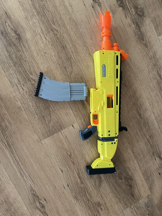 Продавам Фортнайт Нърфове