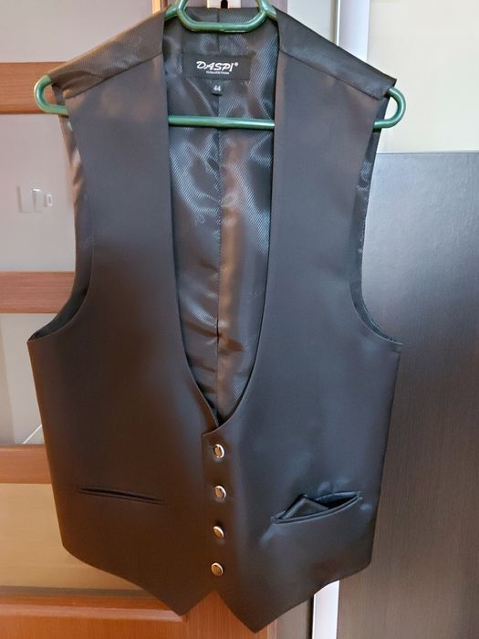 Costum barbati cu vesta si camasa
