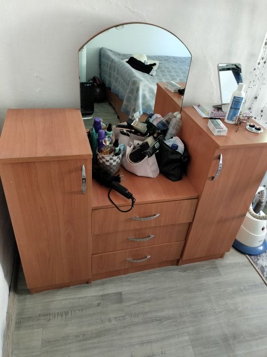 Продам мебель. Диван, кровать 2 х спальная, комод, детскую коляску