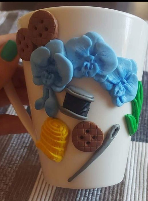 Ръчна изработка на чаши с полимерна глина и картини.