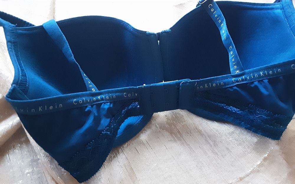 CALVIN KLEIN оригинален сутиен 70DD
