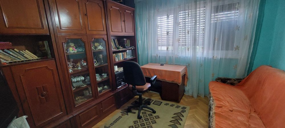 Închiriez apartament cu 3 camere