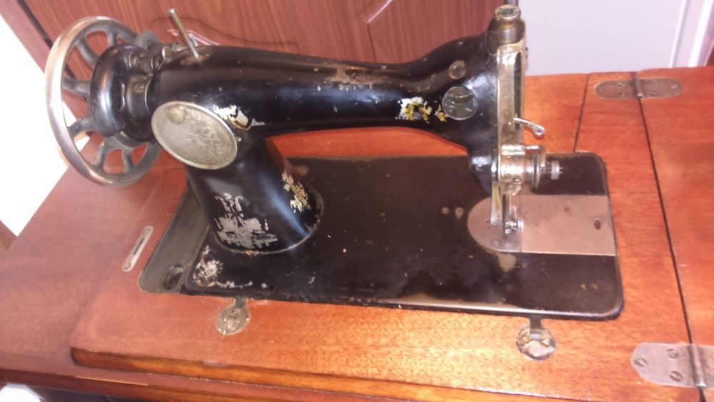 Mașina de cusut veche, Singer