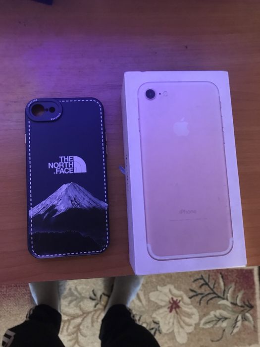 Продам Айфон 7 В хорошем состояние в комплекте