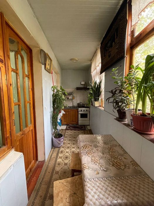 Uy sotiladi 4 kavotli uyni 4 qavati