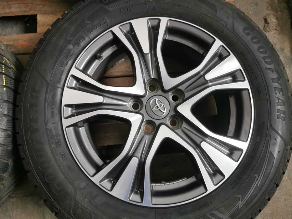 Jante Originale Toyota  Rav 4 . R17 cu anvelope de iarna
