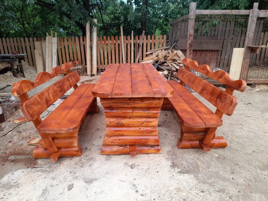 Vând leagăne , cuști de câini și mese cu bănci