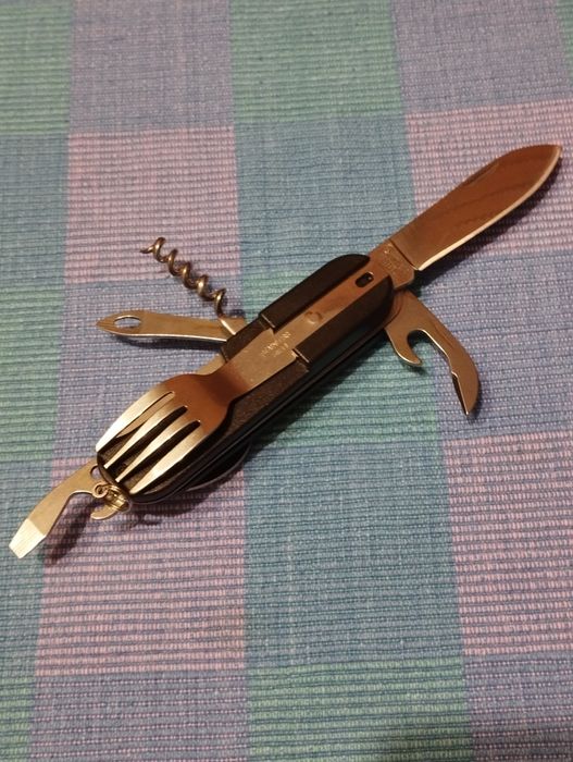 Briceag multifunctional