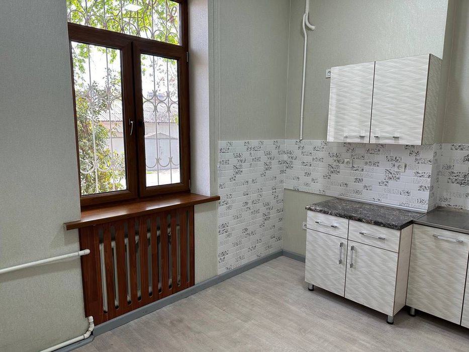 Cдается помещение под офис, турфирма, магазин 100м2. Шота Руставели