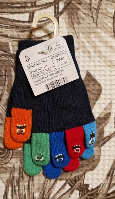 Перчатки LCWaikiki на 2-4 года