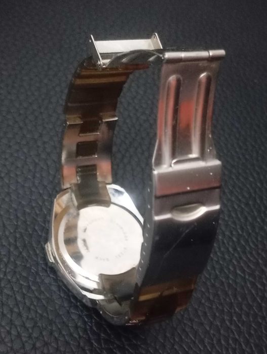 Стилен дамски кварцов  часовник на марката CEITEZIN